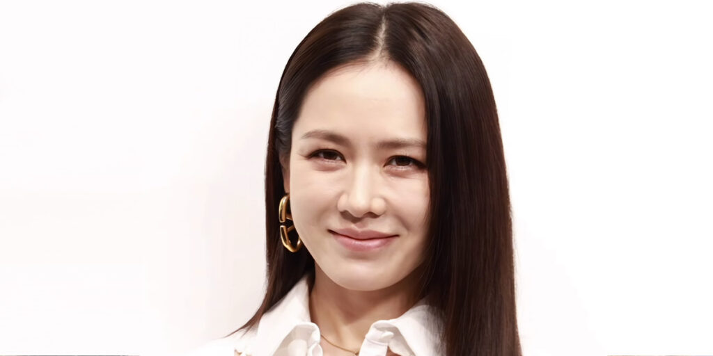 بازیگر مشهور کره‌ای با گریم و استایل سرخ‌پوست‌ها در تئاتر تازه‌اش درخشید