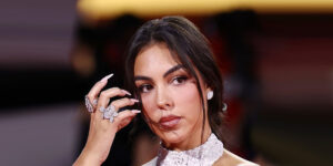 ژست‌های جنجالی جورجینا مقابل عکاسان؛ پُز دادن واقعی یعنی این!