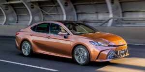 چرا کمری هیبرید پریمیوم بادوام‌ترین خودروی هیبریدی بازار است؟