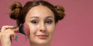 بیشتر بدرخشید: بهترین روش رژگونه زدن برای فرم صورت شما