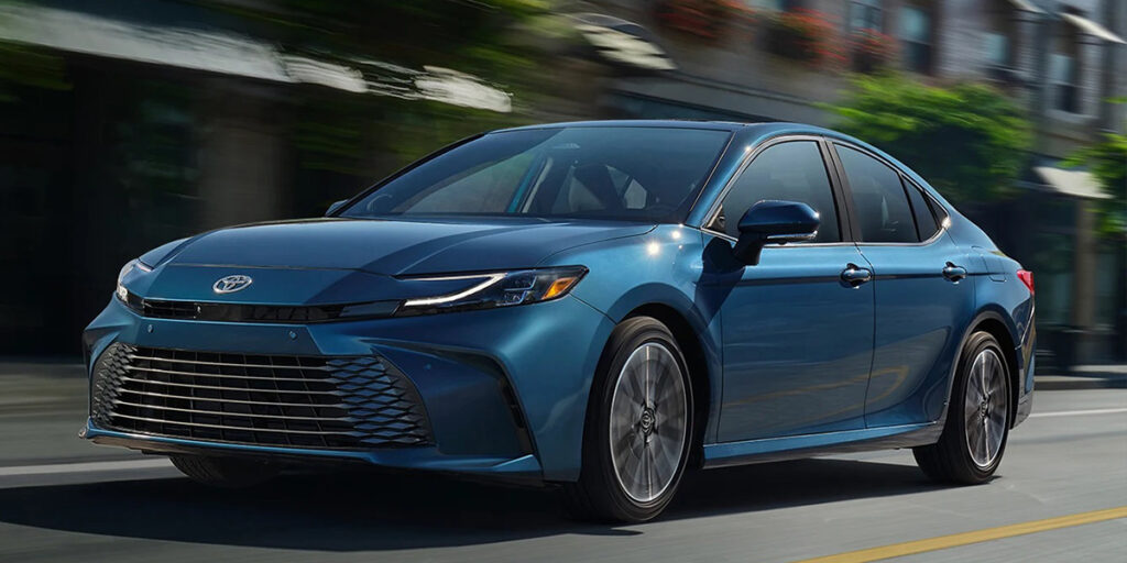 چرا تویوتا کمری پس از چهار دهه هنوز بهترین انتخاب است؟