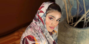 چطور با روسری ابریشم استایل پاییزی خود را متفاوت کنیم؟