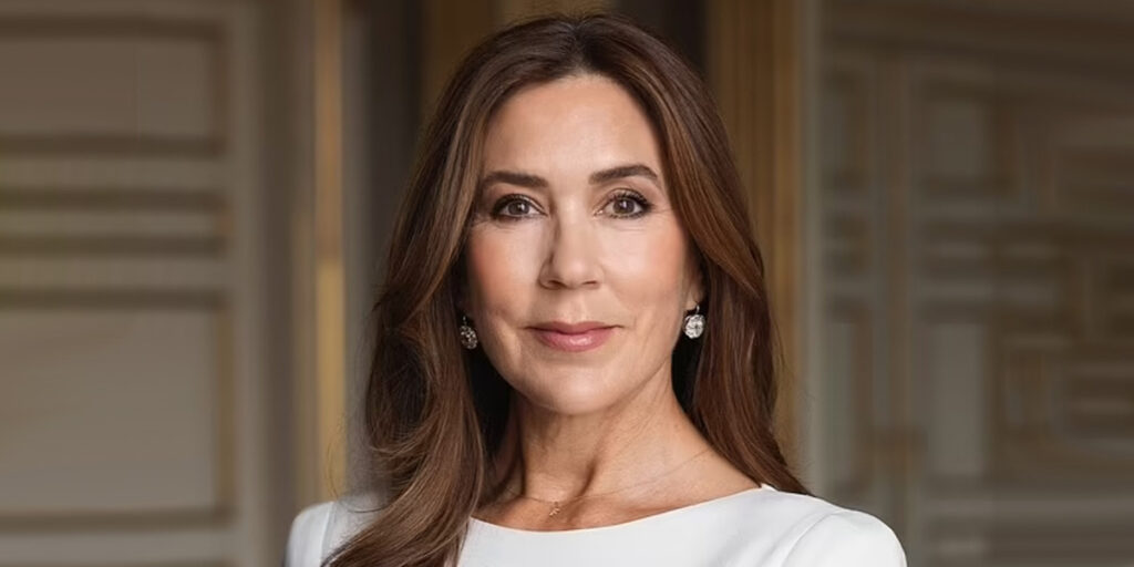 وقتی یک ملکه دست به دامن کمد دخترش می‌شود!