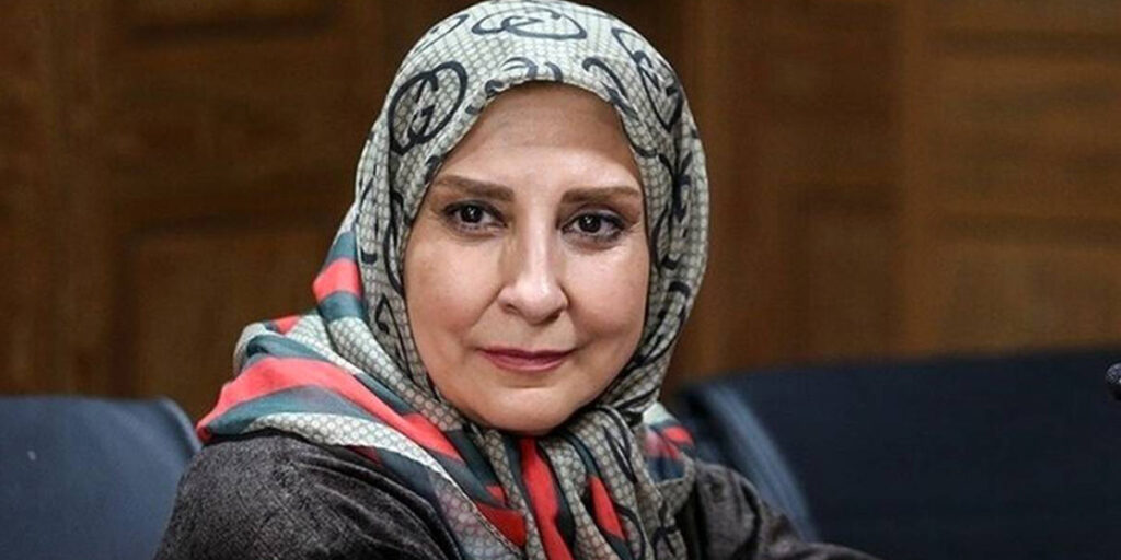 مرجانه گلچین دوباره در مرکز توجه؛ ترکیب رنگ مو و عبای شیک او حیرت‌انگیز است