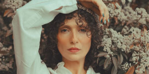 بازیگر سریال قهوه پدری با استایل ترسناکی که بیشتر شبیه استایل هالووین بود!