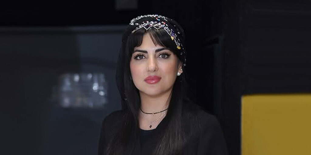 کیف خاص و کفش‌های تابه‌تای هلیا امامی، همه نگاه‌ها را به خود جلب کرد!