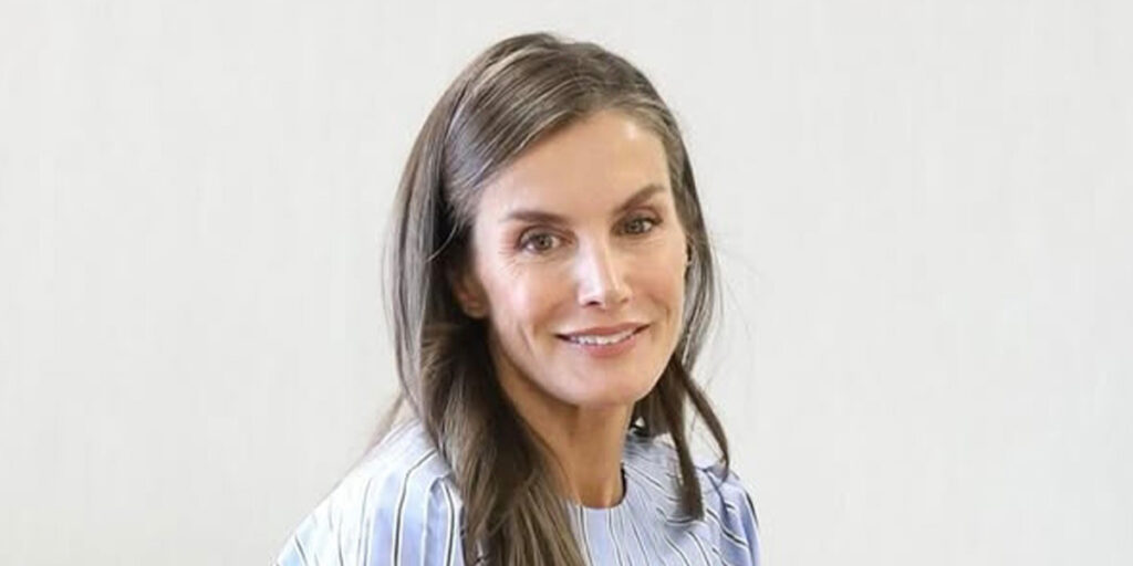 وقتی سلطنت با مد روز دیدار می‌کند؛ ملکه اسپانیا با لباس عروس به مصر رفت