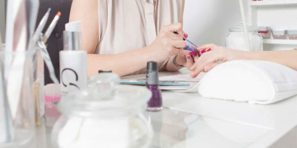 خبر بد برای ناخن‌کارها؛ لاک‌ژل در اروپا ممنوع شد، آماده باشید!