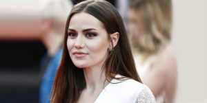 فاحریه اوجن استایل‌های پاییزی‌اش را با بافت تاریخی لندن هماهنگ کرد