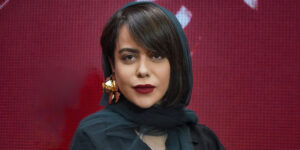 الهام اخوان تولدش را با این روبدوشامبر شیک جشن گرفت