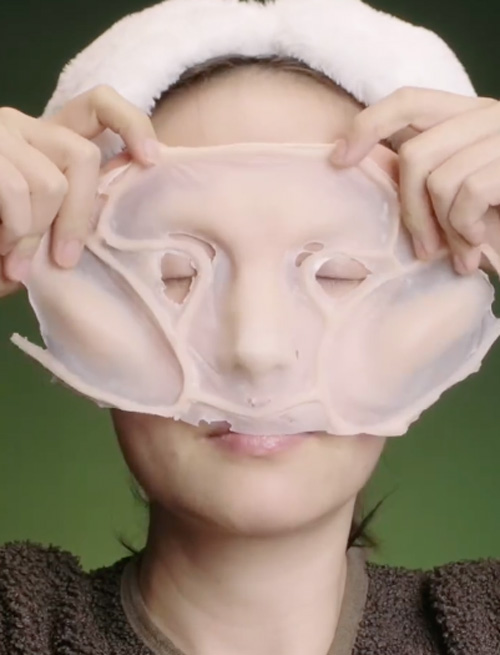 بلاگری متفاوت در دنیای گریم و اینستاگرام