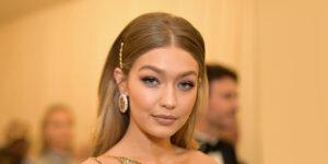 جی‌جی حدید با استایلی شاداب و جذاب در جشن تولد دخترش