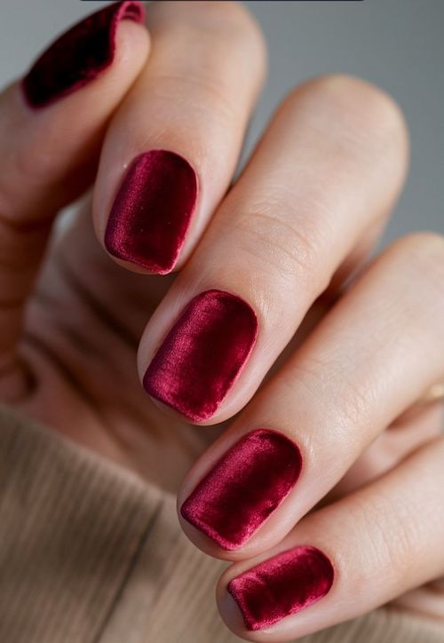 ناخن‌های مخملی