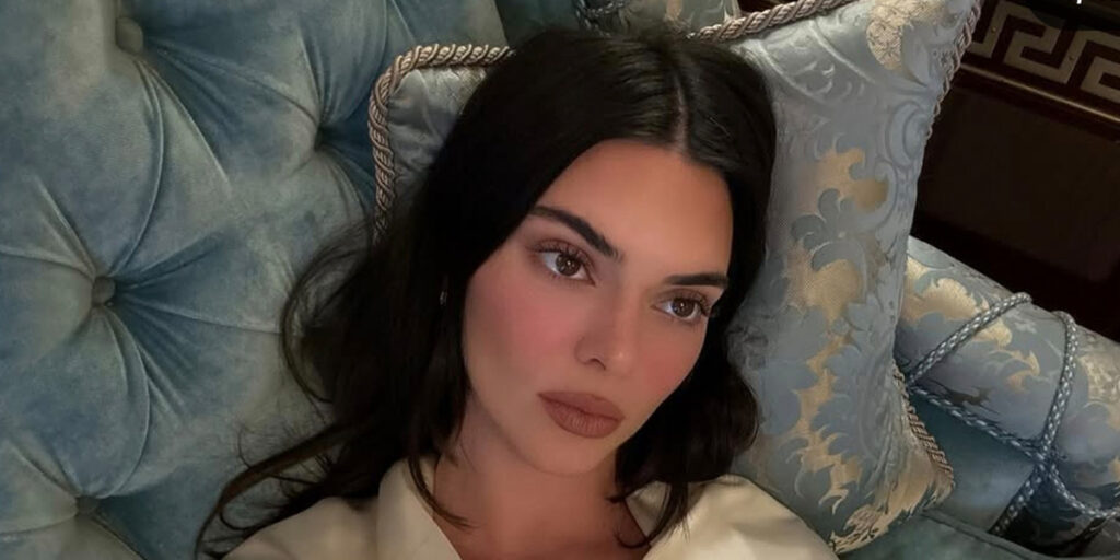 کندال خانم جنر با روسری و پالتوی بلند در هفته مد؛ ما هم انتظار نداشتیم!