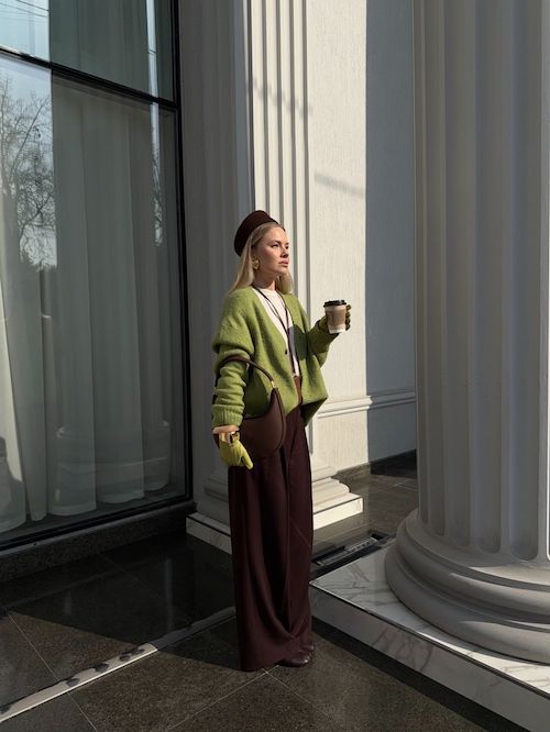 استایل پاییزی با شلوار واید قهوه‌ای