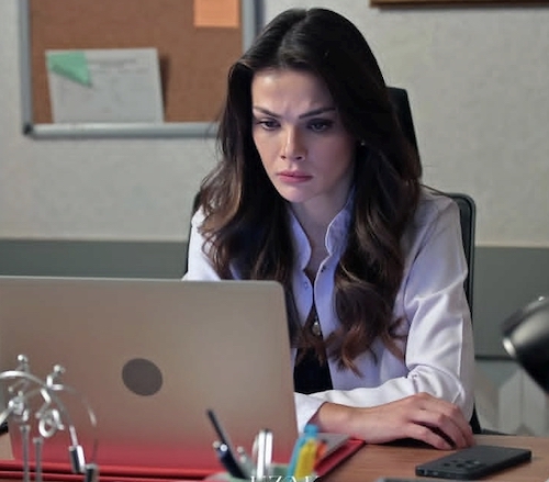 رنگ موی آلیا شهر دور