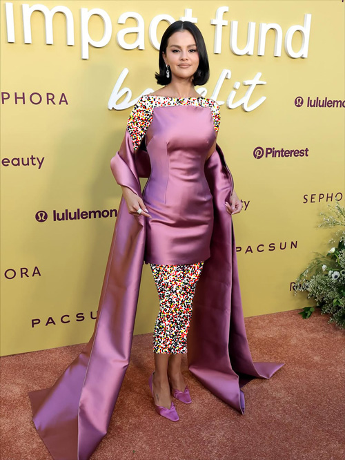 اوت‌فیت صورتی سلینا گومز