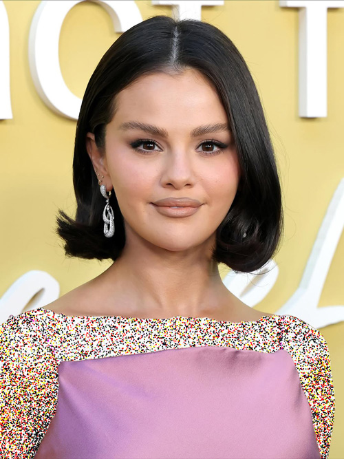 اوت‌فیت صورتی سلینا گومز