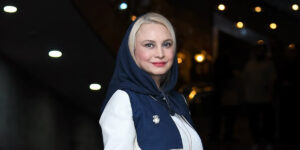 استایل سیاه و سفید مریم کاویانی در خارج از کشور، توجه‌ها را جلب کرد