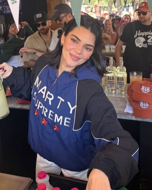 لباس‌های کایلی و کندال در حمایت از تیموتی