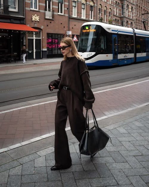 استایل پاییزی با شلوار واید قهوه‌ای