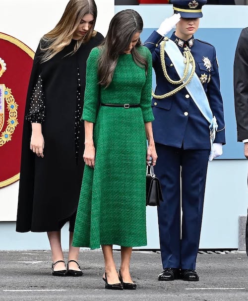 پیراهن سبز ملکه اتیزیا