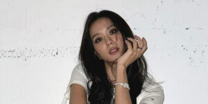 آنجا که بالاتنه مردانه با دامنی رمانتیک به هم می‌رسند؛ استایل جیسو در پاریس