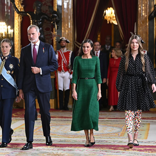 پیراهن سبز ملکه اتیزیا