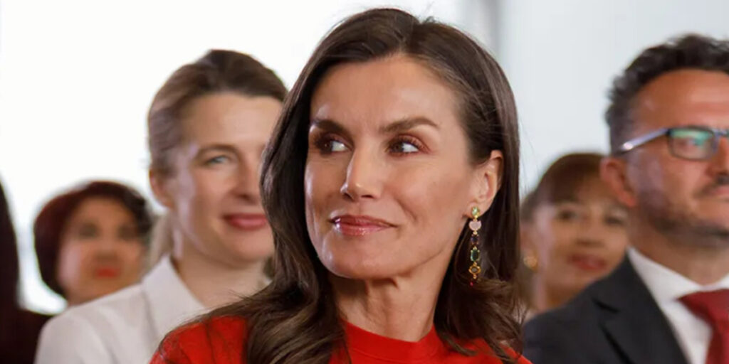 ملکه لتیزیا با پیراهن سبز تویید، دوباره قانون شیک‌پوشی سلطنتی را نوشت