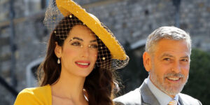 بازگشت باشکوه پَر و پولک؛ نگاهی به استایل امل کلونی روی فرش قرمز