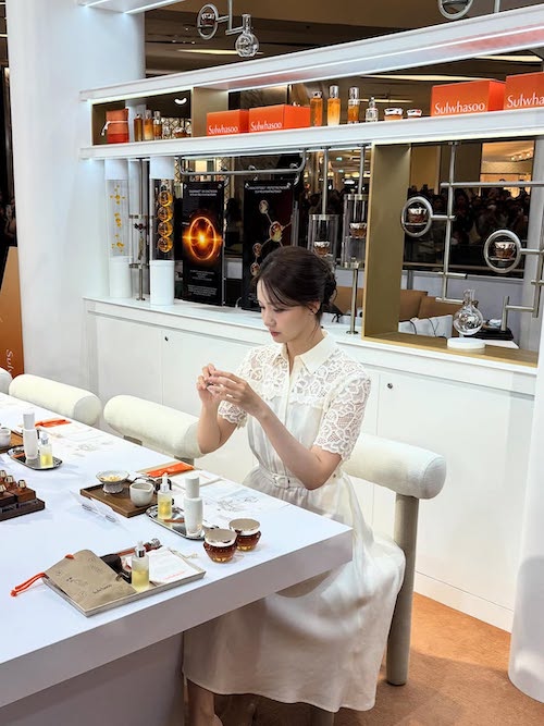 پیراهن سفید یونا