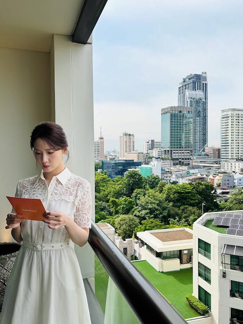 پیراهن سفید یونا