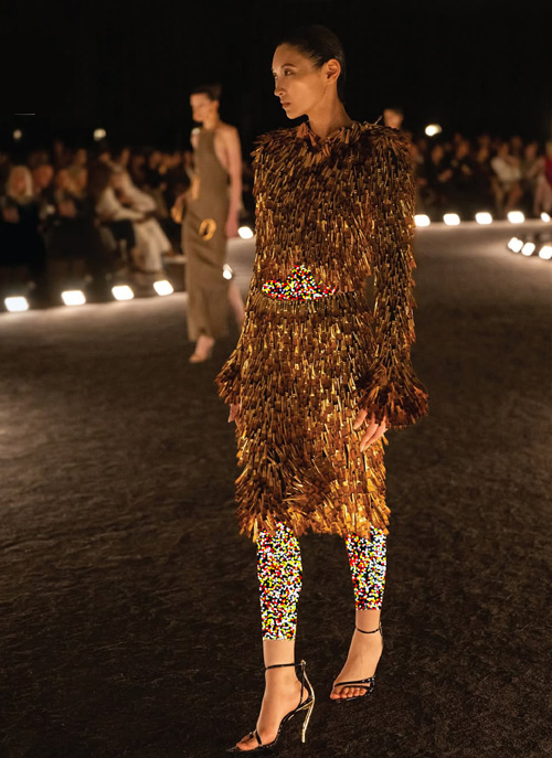 لباس دوخته شده از قلمو