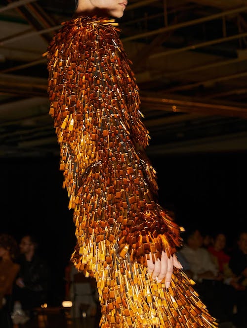 لباس دوخته شده از قلمو