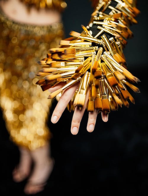 لباس دوخته شده از قلمو