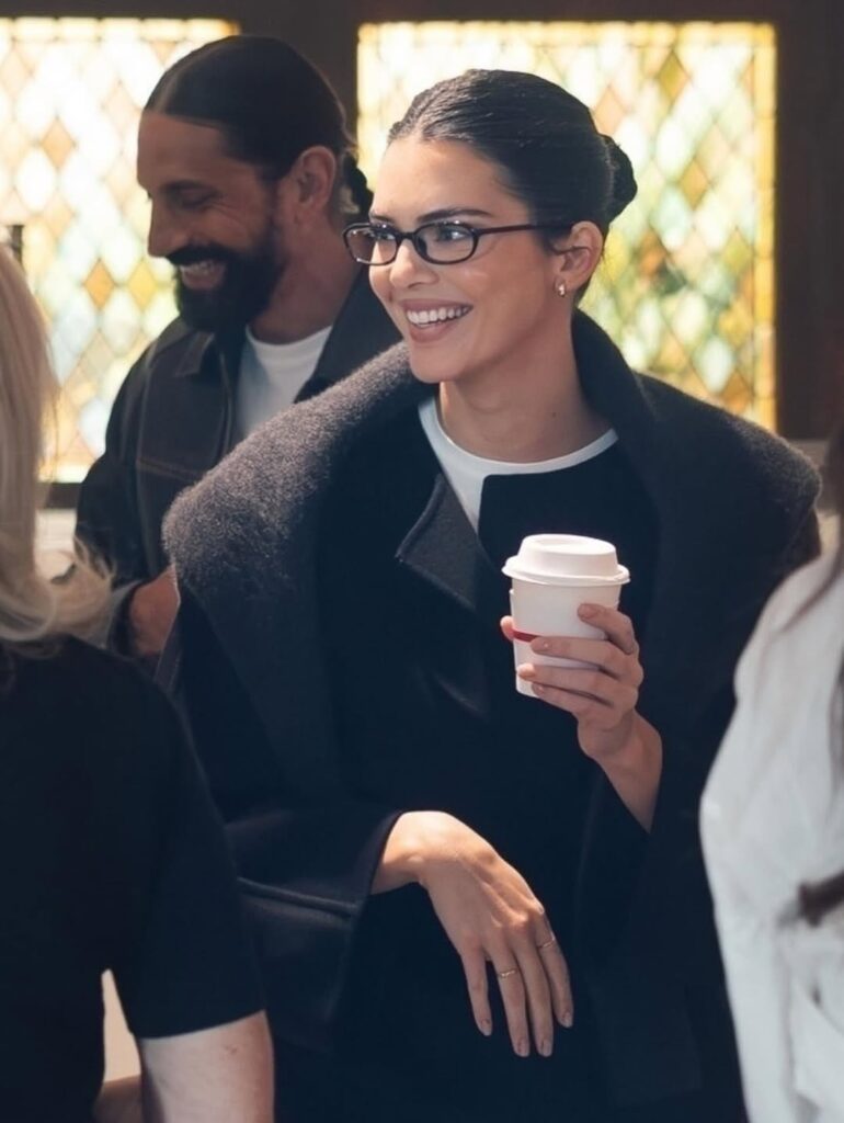 کفش فلت کندال در پاریس