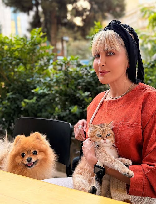 لباس نارنجی مریم معصومی