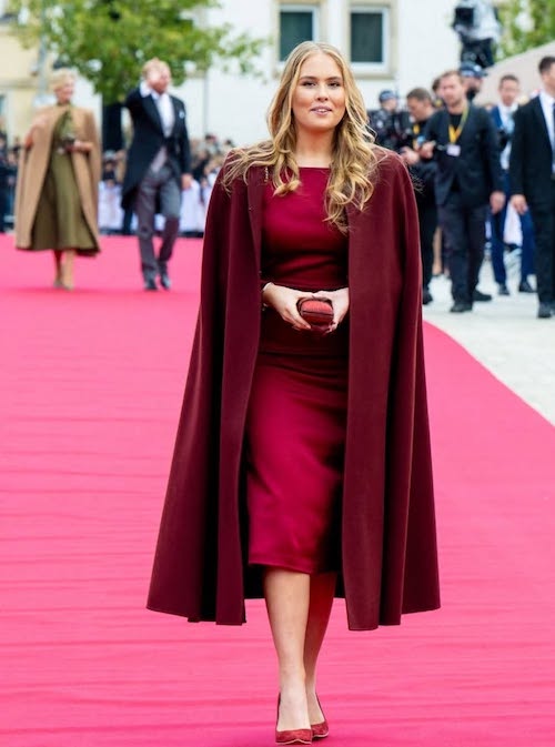 قرمز شرابی، رنگ سلطنتی