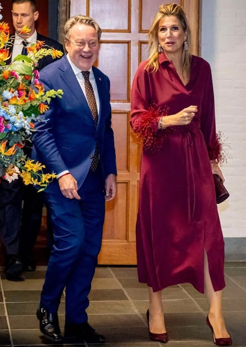 قرمز شرابی، رنگ سلطنتی