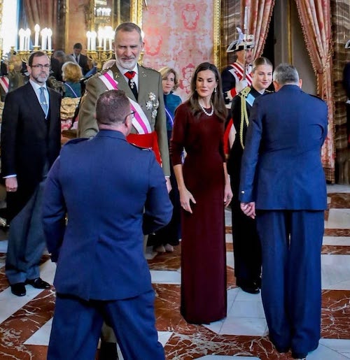 قرمز شرابی، رنگ سلطنتی