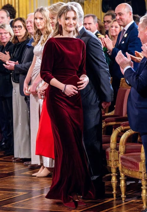 قرمز شرابی، رنگ سلطنتی