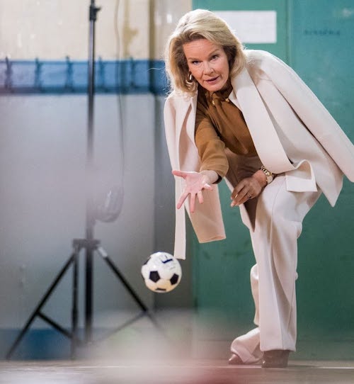 کت و شلوار زنان سلطنتی