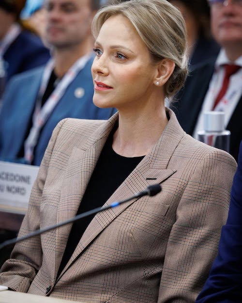 کت و شلوار زنان سلطنتی