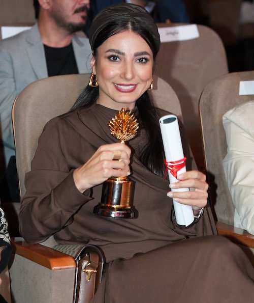 استایل قهوه‌ای‌رنگ سمیرا حسن‌پور