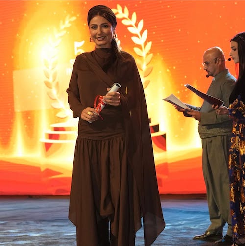 استایل قهوه‌ای‌رنگ سمیرا حسن‌پور