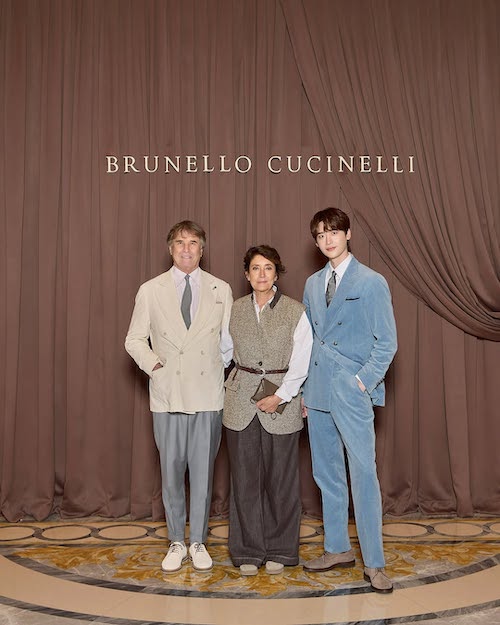 کت و شلوار آبی لی جونگ سوک