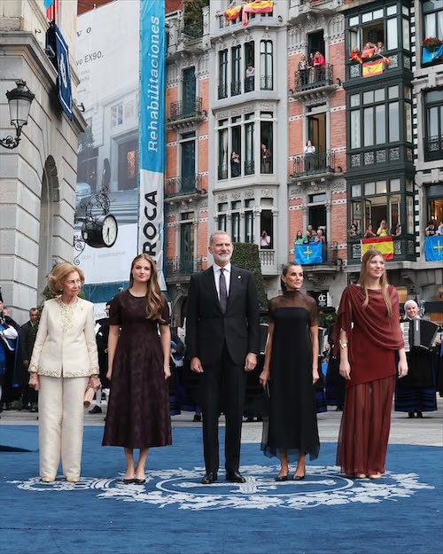 لتیزیا و دخترانش