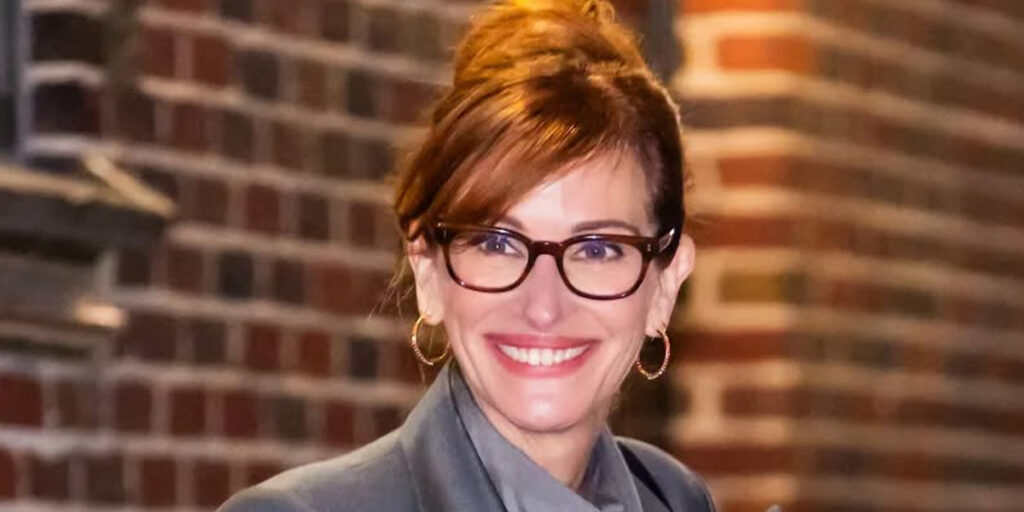 جولیا رابرتز با تغییر یک لباس قدیمی، همه را خیره کرد!