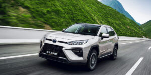 مصرف سوخت و عملکرد موتور در وایلد لندر ۴WD؛ اقتصادی یا پرمصرف؟