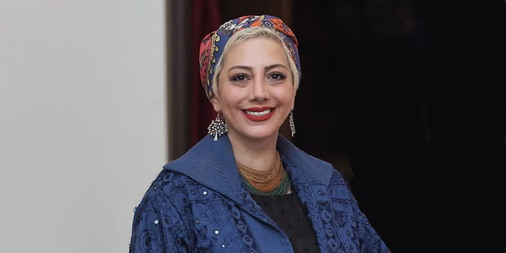 زهرا داوودنژاد با کیف ۲۴۰میلیونی‌اش جلوی دوربین‌ها ژست گرفت